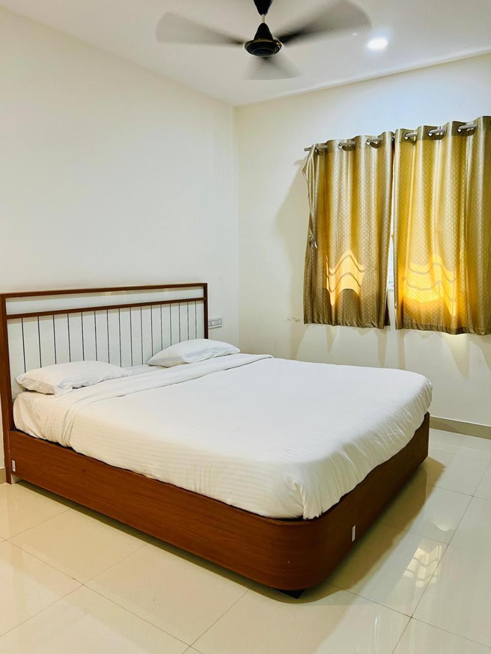 Sunshine Residency Hotel Mancherāl Екстериор снимка