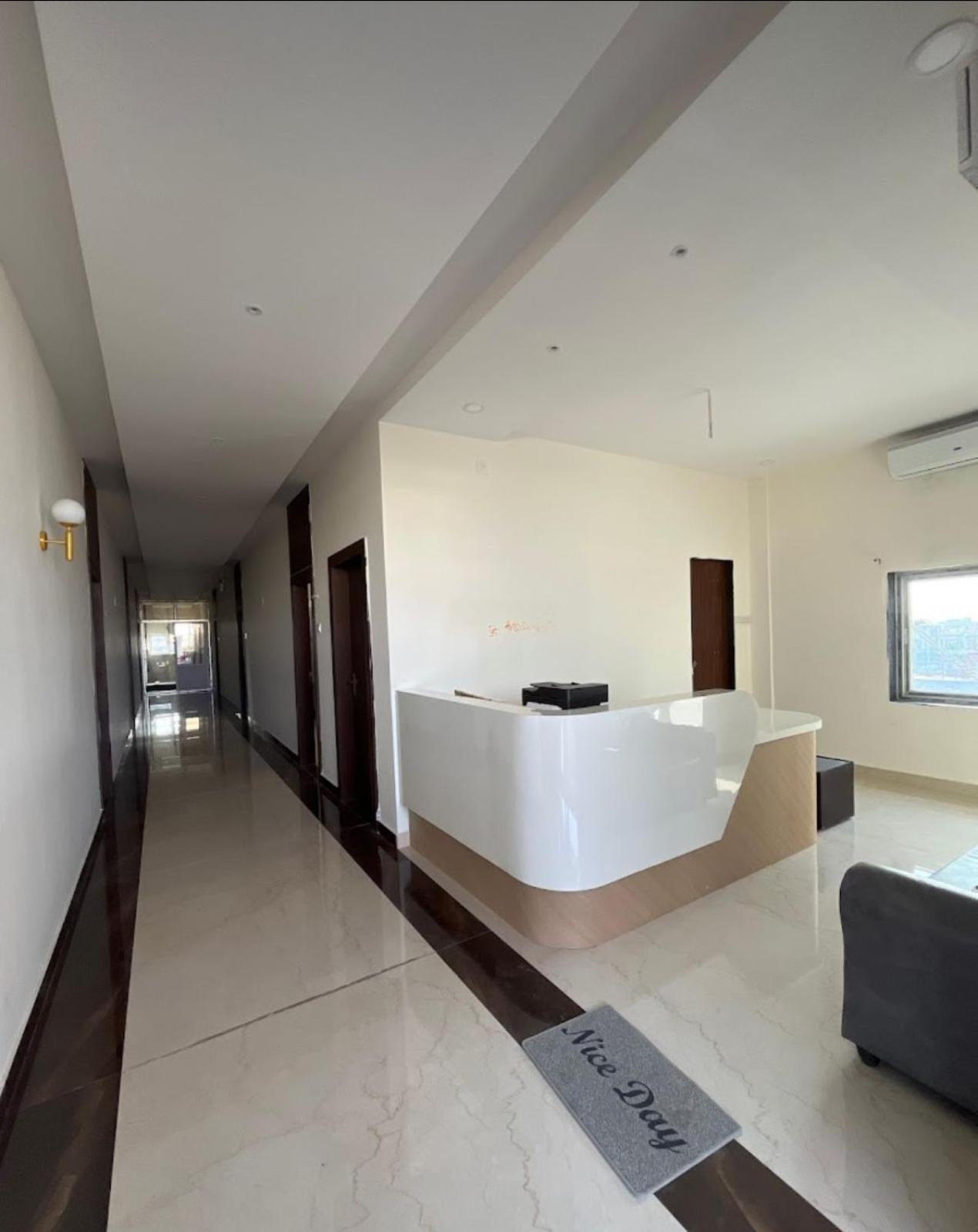 Sunshine Residency Hotel Mancherāl Екстериор снимка