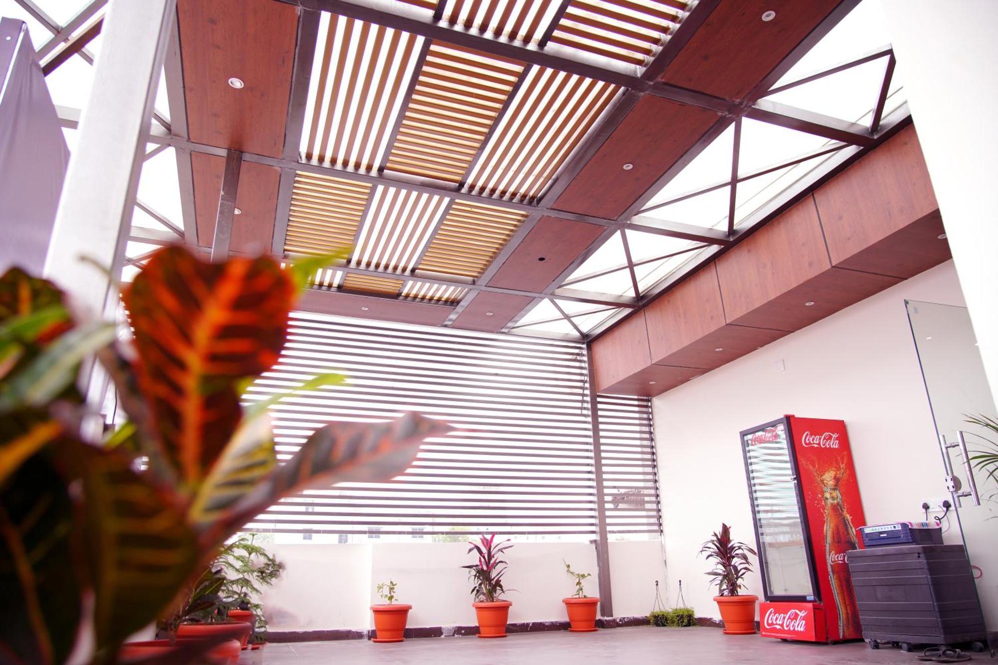 Sunshine Residency Hotel Mancherāl Екстериор снимка